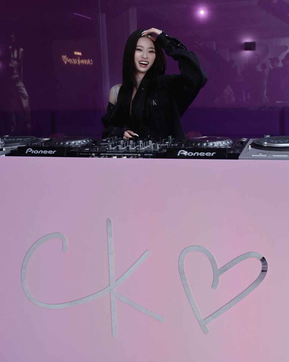 bbyqngels's tweet photo. first global event with @calvinklein and definitely an event to remember! here’s to many more 🤍 @calvinklein @jennierubyjane #mycalvins #ckpartner 

#JENNIEforCALVINKLEIN 
#ANGELxCalvinKlein https://t.co/OtIGP6XqEx