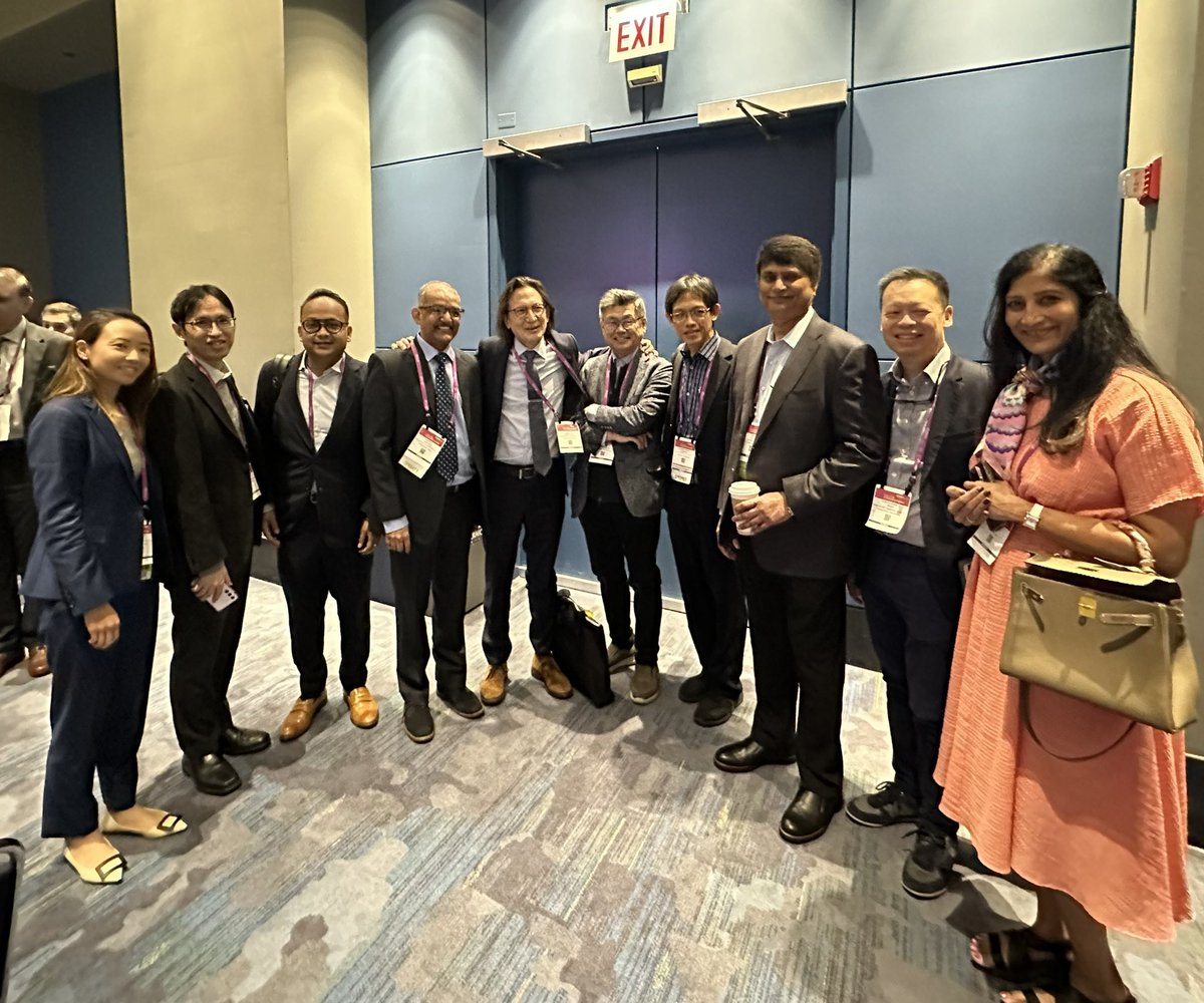 nik_zenith's tweet photo. amazing week at #DDW2023 .....wonderful experience meeting stalwarts ....presenting our paper at the ASGE-EUS session.....networking sessions with #WEO ....dinner with friends..... https://t.co/fno9NHgViu
