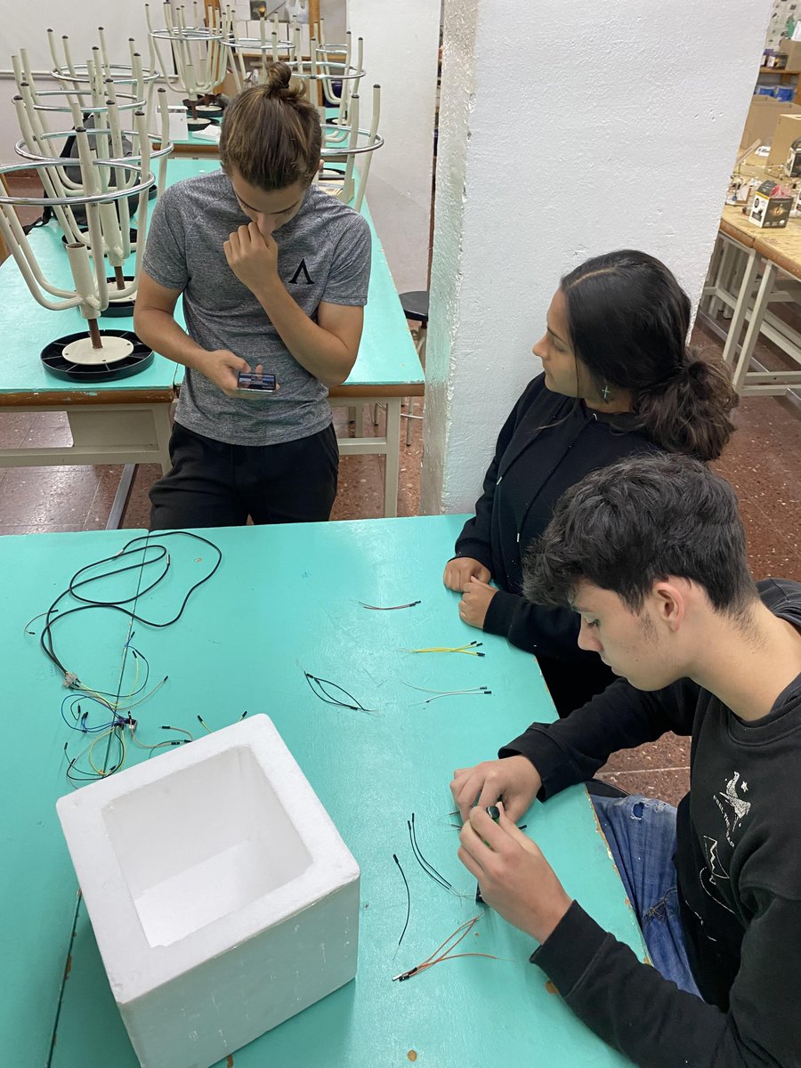 ‼️21 DIES PER L'ENLAIRAMENT‼️

Avui hem seguit amb la nostra sonda, configurant la càmera i seguim parlant amb els nostres principals sponsors sobre la col·laboració a les xarxes socials😁