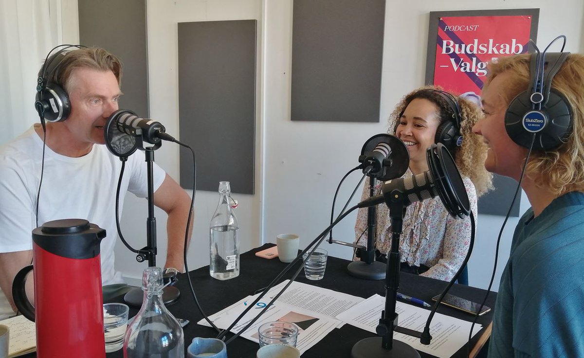 marienyhus's tweet image. Borgmesterens glemte julefrokost-kys og et skønmaleri af en pressemeddelelse - det taler vi om i Budskab i dag med @Hjaltelin og @NannaVestgard i panelet 🎧👌 #komdk #dkmedier @journalistendk @RakkerpakP 
📸 : @SMKaarsgaard