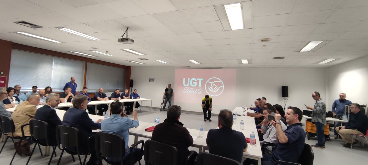 UGTPV's tweet photo. Reunión del president de la @generalitat @ximopuig con la sección sindical de @UgtFord  para poner en valor los logros alcanzados y debatir sobre los retos de futuro https://t.co/Ga2dg9EOwY