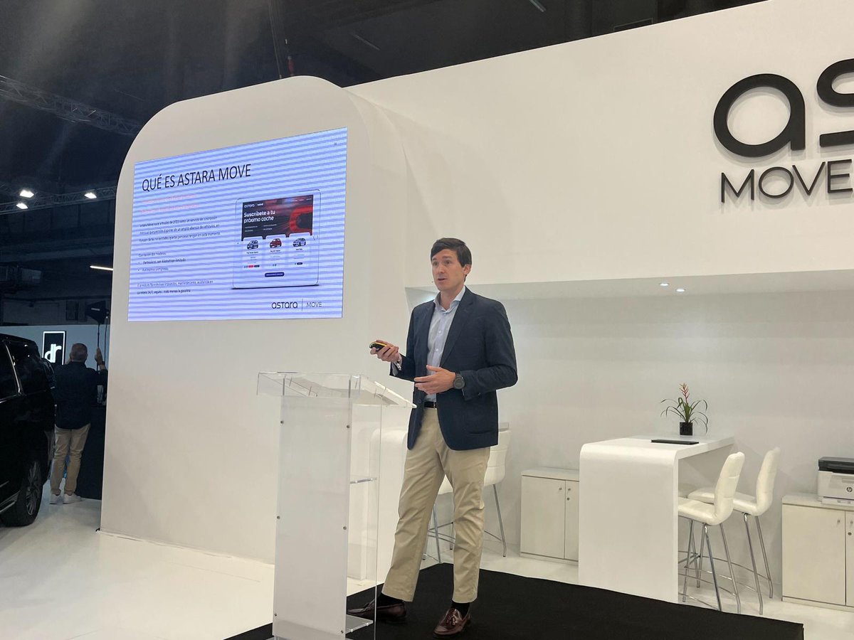 astaramove's tweet photo. Carlos Reina, Chief of #AstaraMove, resalta la importancia de estar cerca de nuestros clientes y ofrecer un servicio personalizado, accesible y puntero como es la #suscripción ⚡️
¡Visítanos en el @automobilebcn hasta el 21 de mayo! 🗓️
#Barcelona #AstaraMoveAutomobile https://t.co/2DPWG4cc90