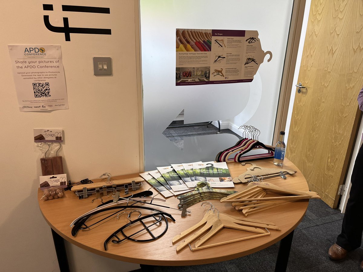 The Hanger Store tweet media