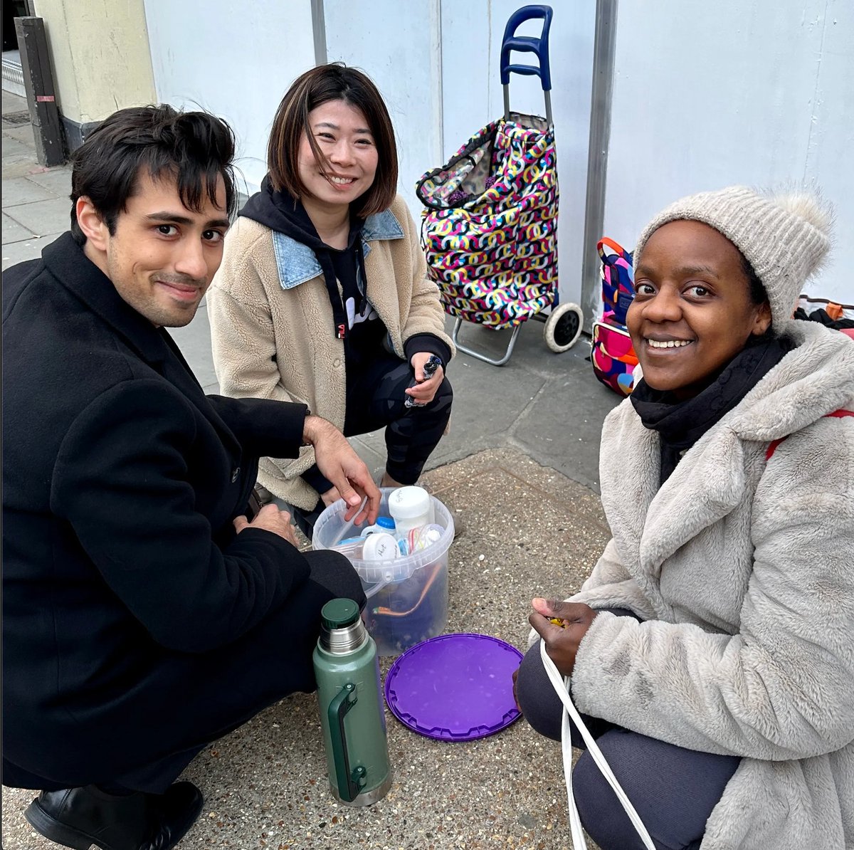 hotchocmob's tweet photo. Some of our wonderful volunteers getting ready to make hot drinks for the homeless community while we hand out socks, fruit and food. We're out again on Tuesday the 16th of May in Central London. If you'd like to join us, the link is in our bio! https://t.co/88ushTUzpH