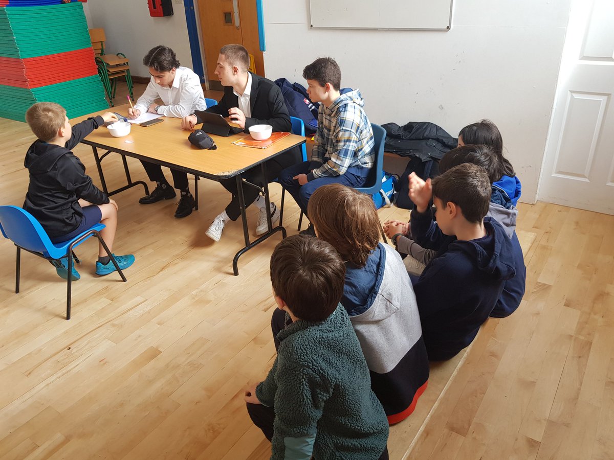 Bountydublin's tweet photo. Dernier jour pour le Festival de Maths : activités proposées par les Tles Maths Expertes au CM2👨‍🎓👩‍🎓. Calcul mental, constructions géométriques, escape game...les élèves sont ravis. Reception à l'ambassade d'allemagne pour la cloture 🥂@aefeinfo @lfidublin @FranceinIreland https://t.co/hC5nPCyFMk