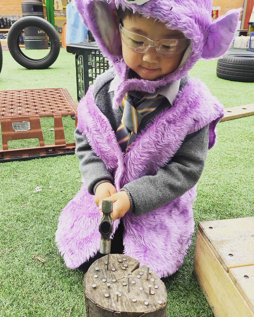 WCPS_Reception's tweet image. Just a little alien doing a bit of DIY …💜

#wimbledoncommonprepschool #eyfs #outdoorlearning #outdoorclassroom #iaps
