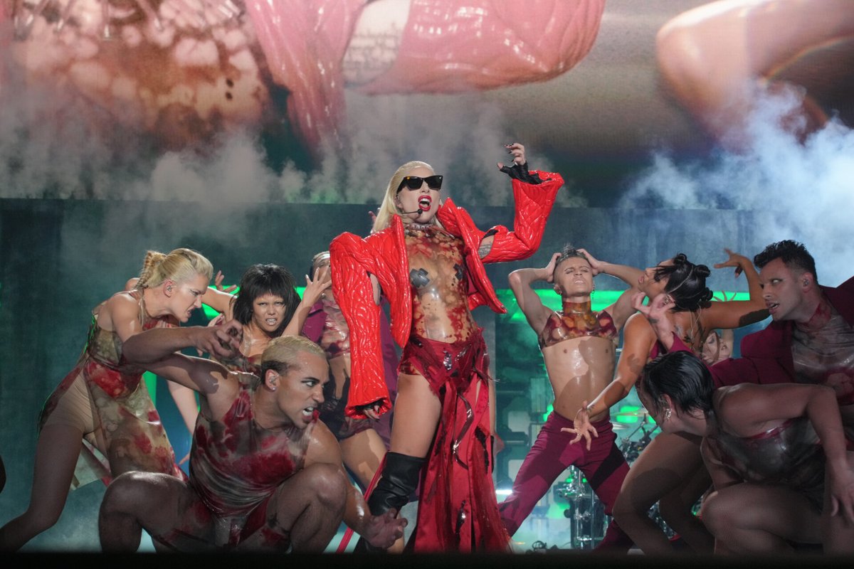 BuditArtpop's tweet photo. @nrostalgia Gaga 😍. Yesss Gaga... SLAY 🔥🙌🙌
#TheCromaticaBall #LadyGaga https://t.co/EbFrc6cHb7