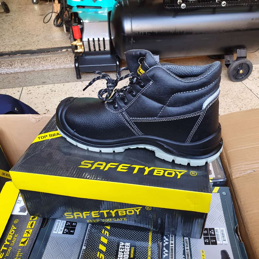 Safety shoes for you in all sizes.....0778244276/0759519221