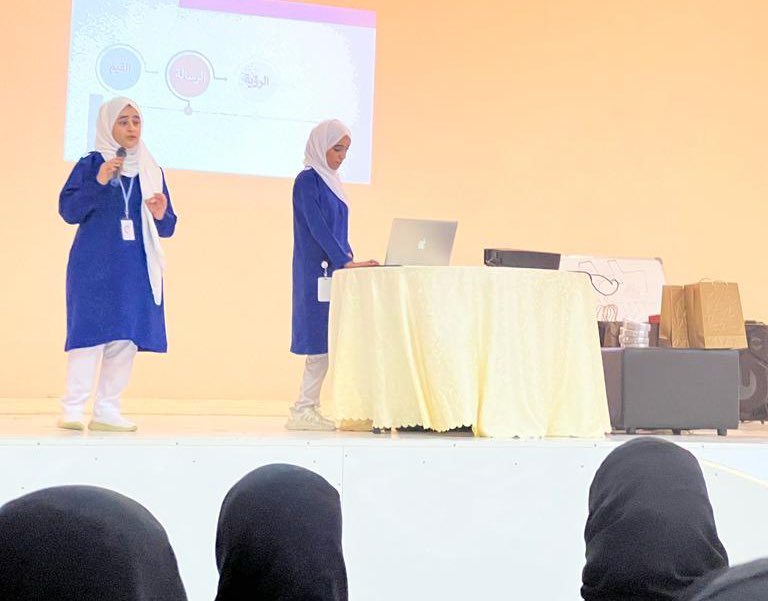 sharqiyahealth's tweet photo. تحت رعاية المدير العام 
سعود النظيري
نظم #مركز_فلج_المشايخ_الصحي
#ملتقى_التمريض_العالمي_٢٠٢٣  مناسبة #يوم_التمريض_العالمي 
تحت شعار
 #ممرضاتنا_مستقبلنا
#our_nurses_our_future https://t.co/QpEevWnUI4