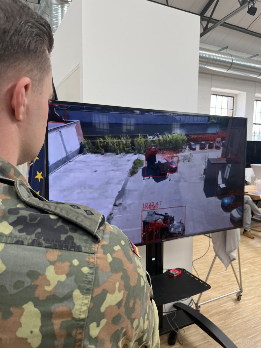 CIHBw's tweet image. Es geht weiter mit der #DOLOSChallenge. Am zweiten Tag pitchen die Startups ihre Ideen zu #Tarnen &amp;amp; #Täuschen vor Fachexpert:innen.