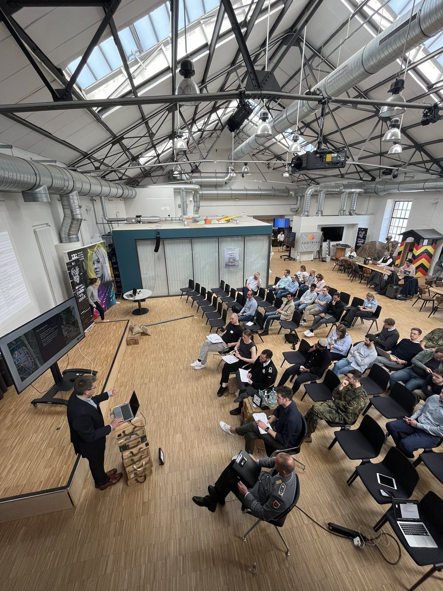 CIHBw's tweet image. Es geht weiter mit der #DOLOSChallenge. Am zweiten Tag pitchen die Startups ihre Ideen zu #Tarnen &amp;amp; #Täuschen vor Fachexpert:innen.