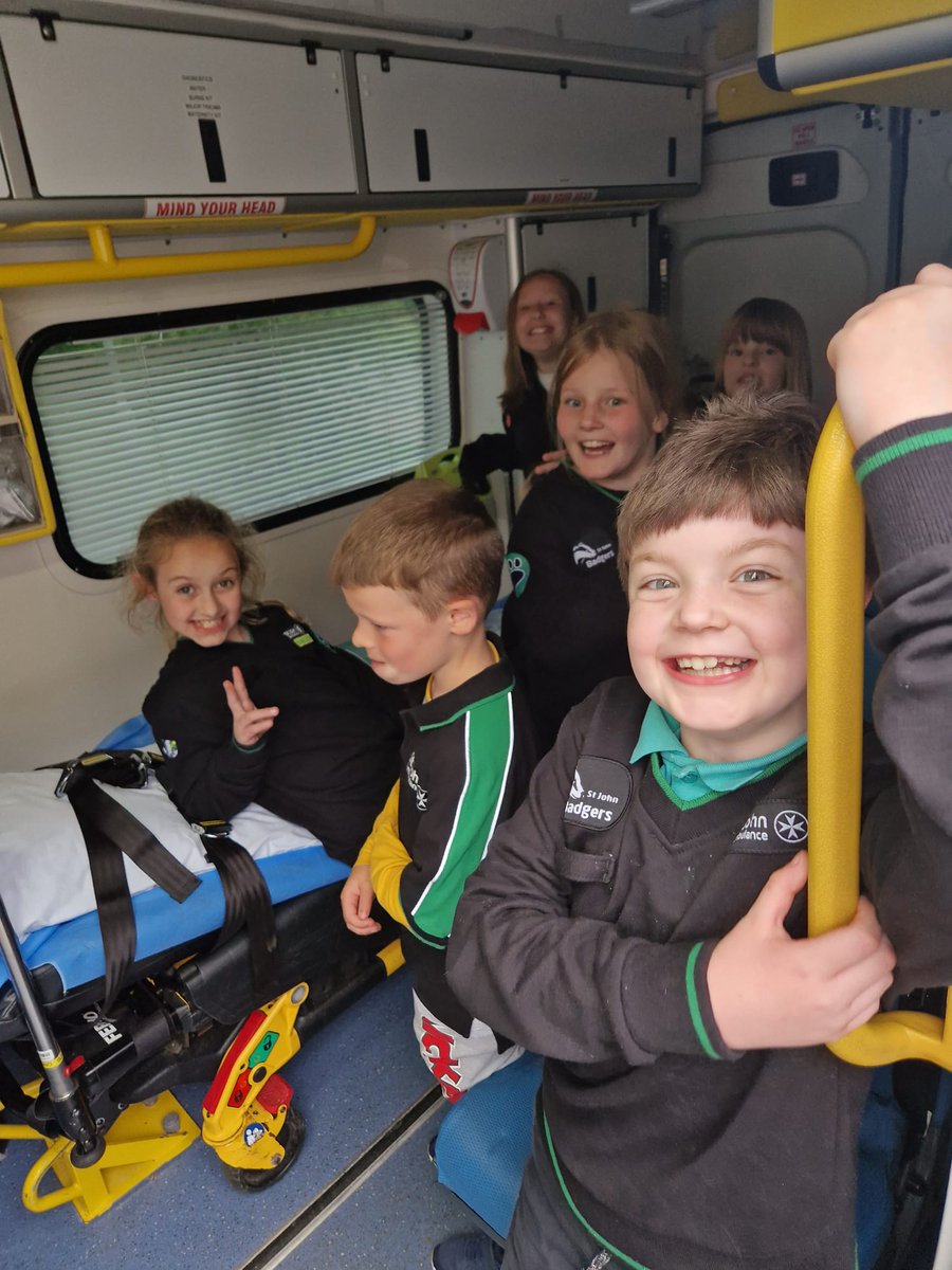 SJACRhyl's tweet photo. 🦡Yesterday, our Badgers got to try some different foods from around the world.
They then got to take a look around one of our Emergency Ambulances.
We love their enthusiasm to try new things, and of course who doesnt enjoy turning on blue flashing lights 🚑 https://t.co/obcdtDYJO3