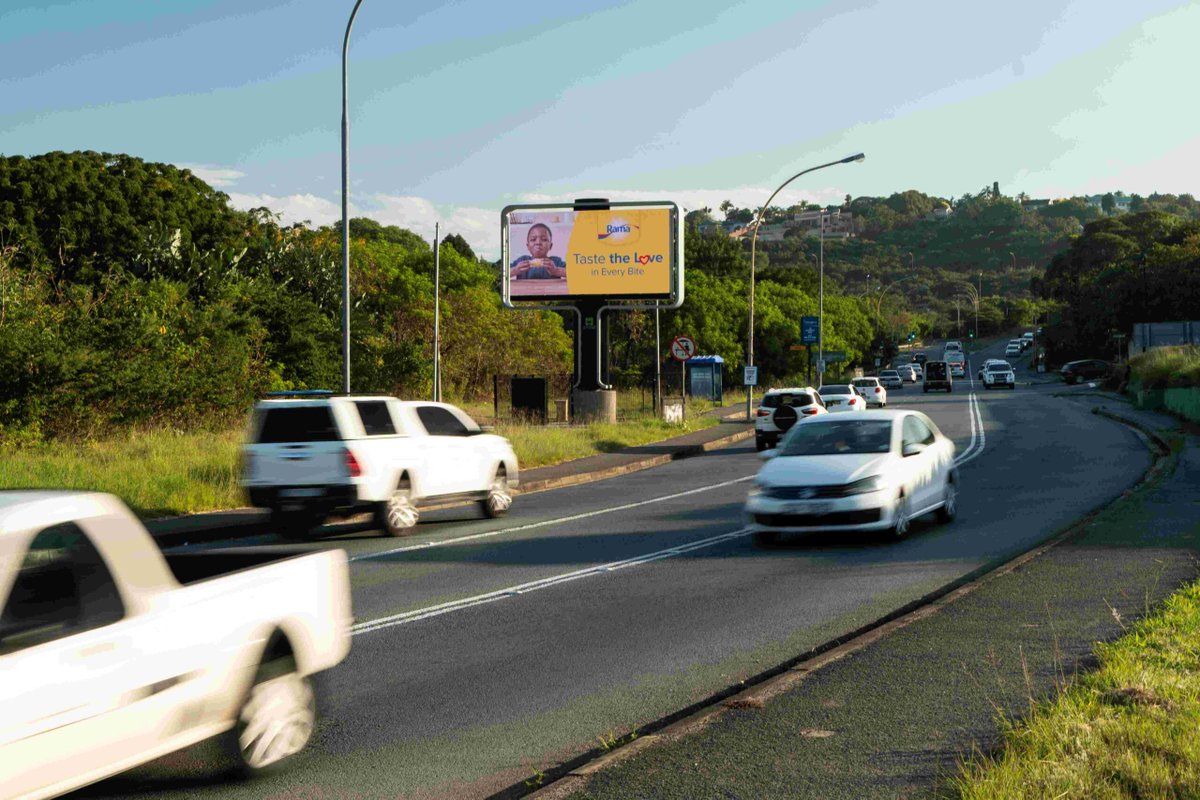 AmplifyTheComms's tweet photo. Outdoor Network Launches Its first rotating digital billboard in East London... https://t.co/KMoGyu88Eq