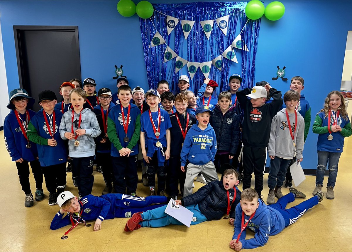 4MsGreene's tweet photo. And that’s a wrap for U9!! What a fantastic group of kids, coaches and parents! Thank you @U9PMHAWarriors ! 💙💚 #mostdedicatedaward https://t.co/H9gccSGN3B