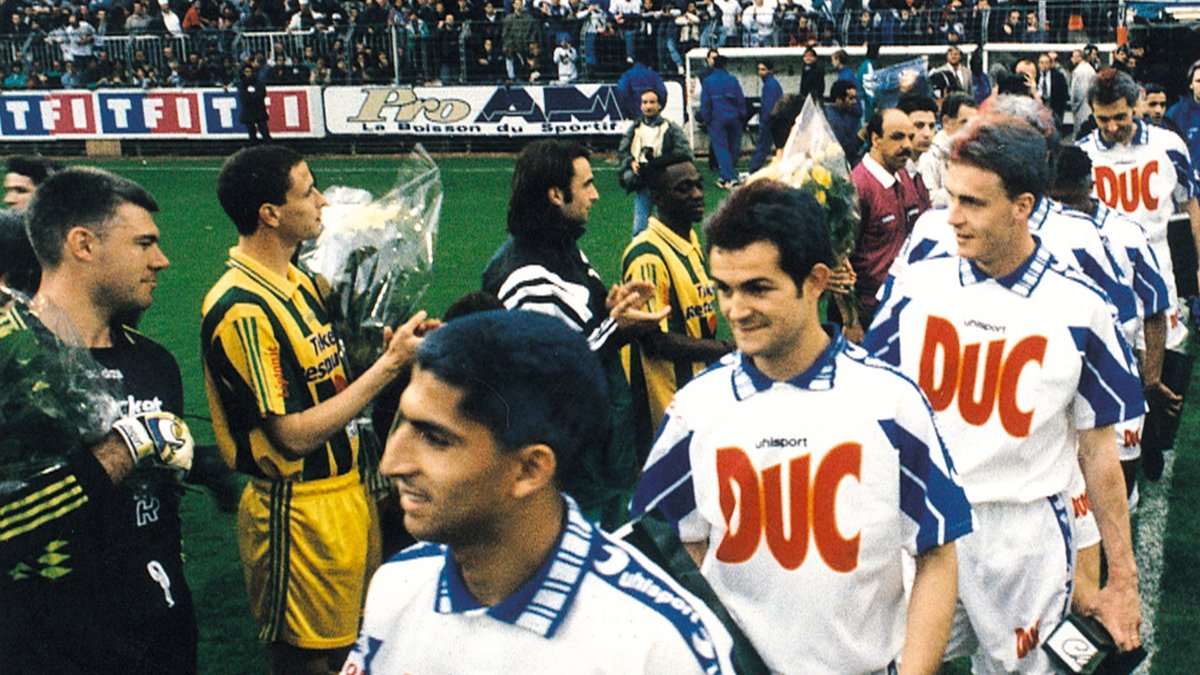 AJA's tweet photo. 🏆 Il y a tout juste 27 ans, l’AJA faisait match nul à Guingamp et signait un immense exploit : le doublé Coupe de France – championnat.

On souhaite donc un joyeux #AJAnniversaire aux héros de cette saison 1995-1996 et à tout le peuple auxerrois ! 💙🤍

#TeamAJA https://t.co/rUuwDzqD6K