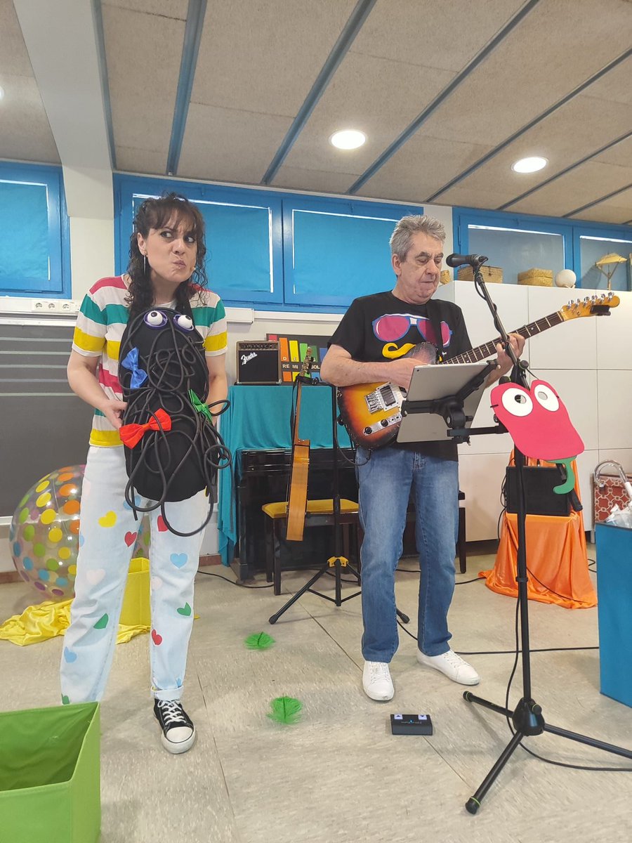 EscFarigolaClot's tweet photo. Avui a #I4Farigola hem gaudit d'una audició musical en directe on hem ajudat a la Jana a trobar els sentiments que havia perdut. "La Jana i els sentiments" amb Bat Audicions. https://t.co/jvFww4h61G