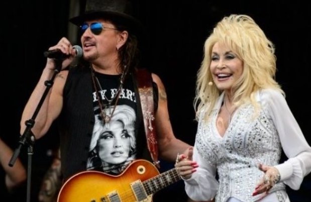 Our Richie is a guest star in the song "Rockstar" which is part of Dolly Parton's latest album.
<a href="/TheRealSambora/">RICHIE SAMBORA</a>
<a href="/DollyParton/">Dolly Parton</a> spaziorock.it/dolly-parton-r…
#RichieSamboraItalia 🇮🇹
#richiesambora #DollyParton #richiesamborafan #samboraddicted #samboraforever #bonjovi #guitar #guitarist