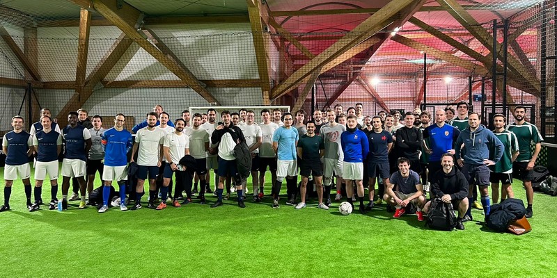 Fiers de notre équipe de foot Taylor Wessing ! Avec Adrien Ahmadi Kermanshahani, Gilles Amsallem, Théo Amsallem, Séverin Bachy, Omar Badssi, Gwendal Chatain, Marcos Portela Barreto, Antoine Simonneau. 
bit.ly/3nLqcUb 

#foot #tournoi #officelife #teamspirit