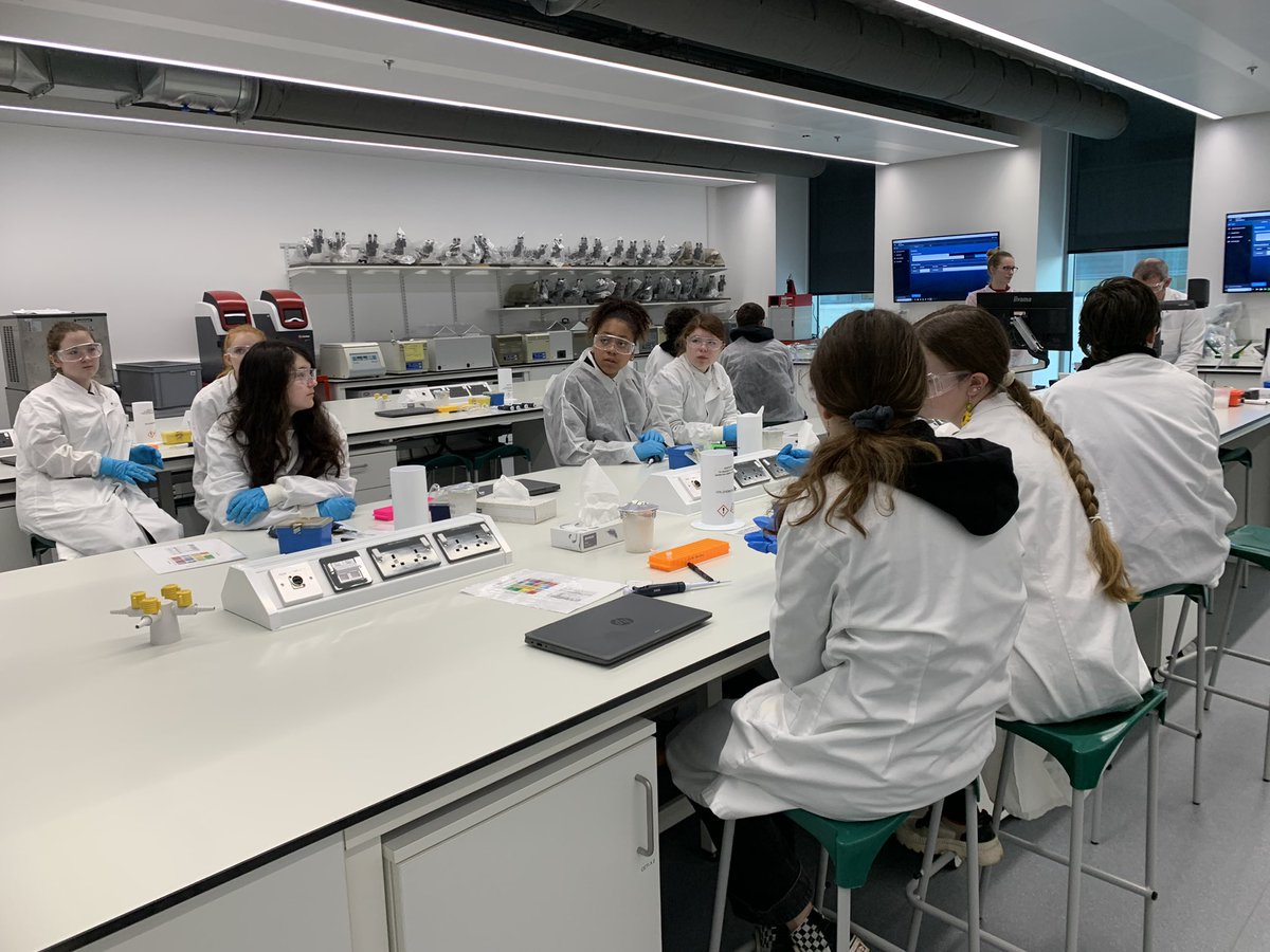 sma_numeracy's tweet photo. Some fortunate pupils got the opportunity to sequence DNA found in a local pond at Aberdeen University with some fancy new tech. You might be surprised at what they found. Did anyone guess horse DNA? 🧬 https://t.co/Y21H7iw5J1