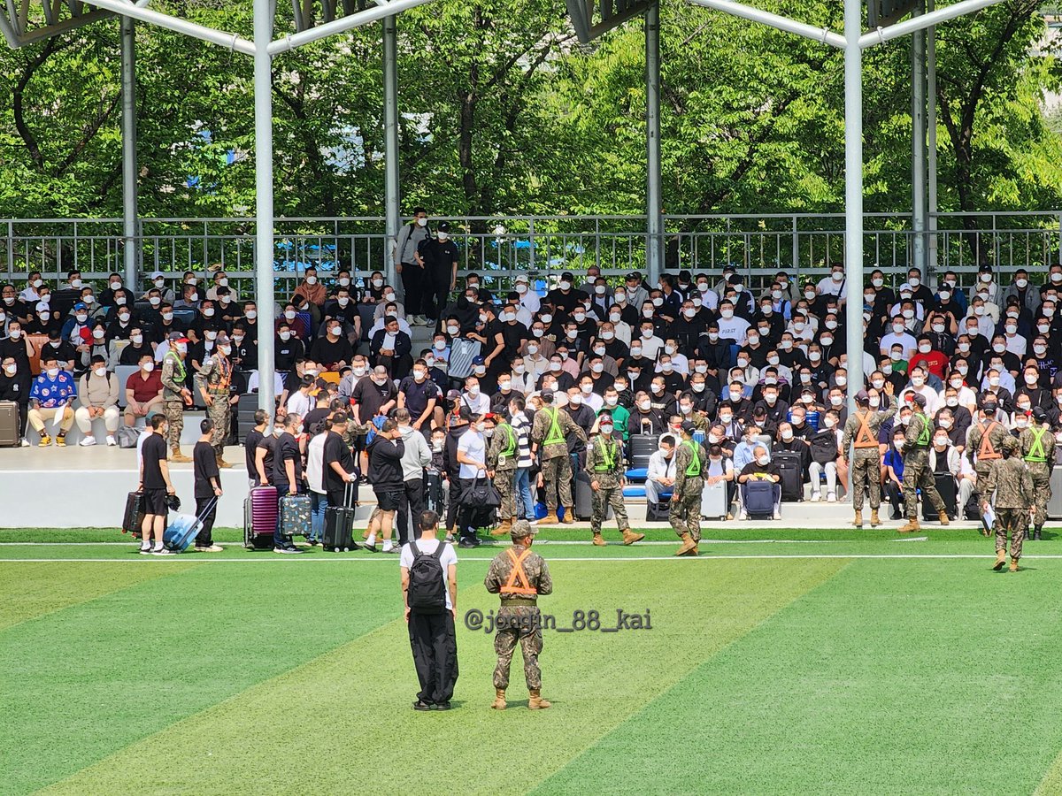 ohsenh's tweet photo. kai is the center of all centers, even in the military https://t.co/oDlE4dUcAn