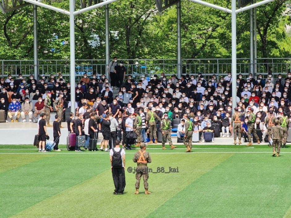 kyoongpride's tweet photo. they put my INFJ kid under a spotlight on the first day 😭😭😭 https://t.co/HVxARLrTam