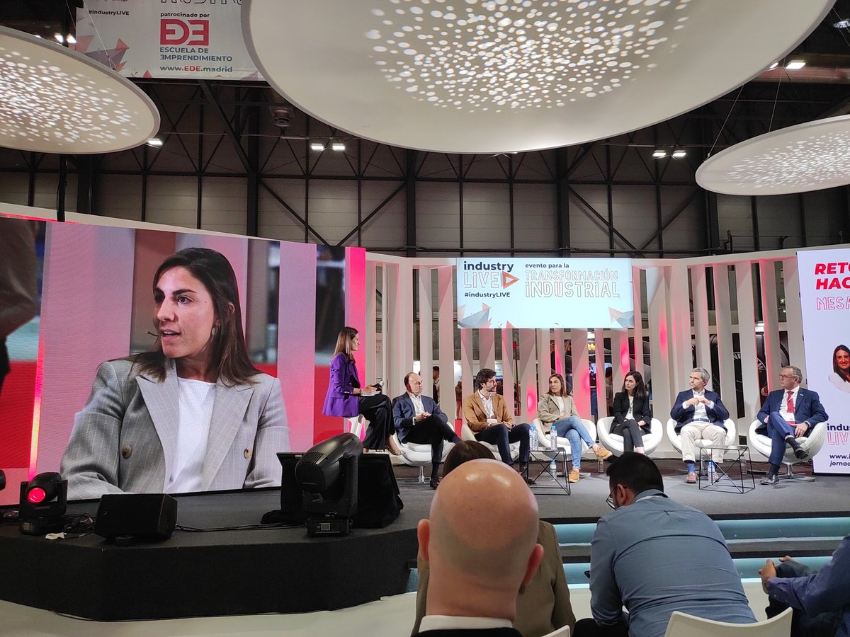 🔴 #DIRECTO | Paula Carsí, transformation &amp; inmovation manager <a href="/FordSpain/">Ford España</a> : "Tenemos que seguir convenciendo de que es #rentable y eso es difícil, pero de eso va la #innovacion"  #industryLIVE