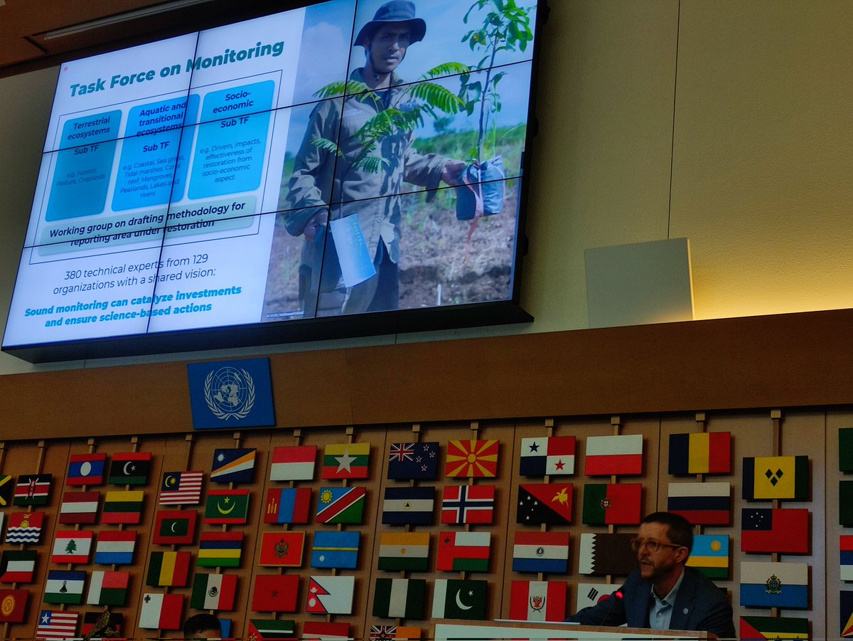 JavierGPGamarra's tweet photo. Day 3 #GFOI2023 with @gfoi_forest. @juliancfox introducing elements behind the work towards monitoring of #ecosystemrestoration. Quite some task that necessarily involves local communities leading the process. https://t.co/PENxvvye87
