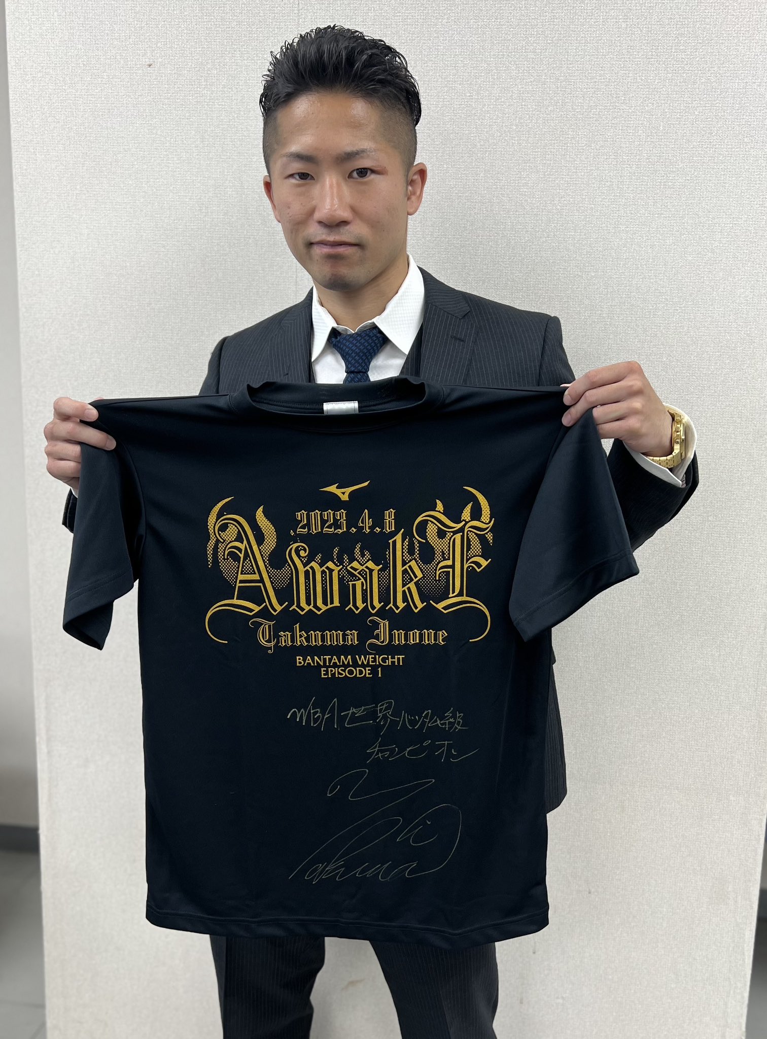 井上尚弥選手と八重樫東選手の直筆サインTシャツ 響きわたる