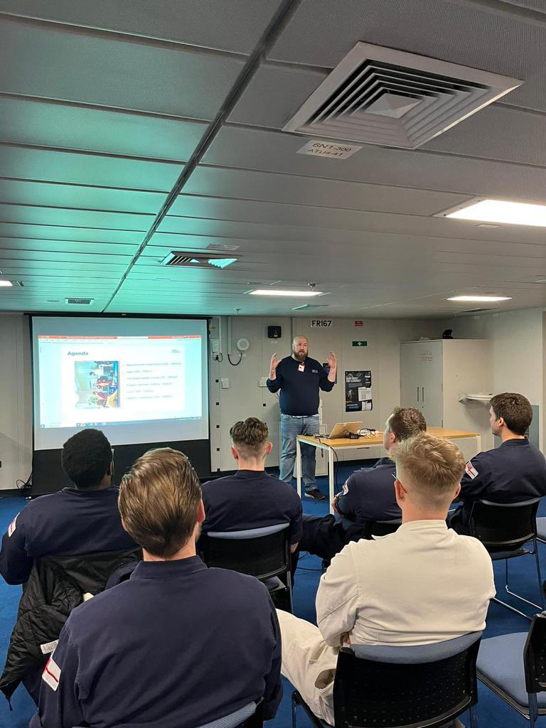 HMSQNLZ's tweet photo. @HMSQNLZ has had an exciting time hosting the Defence Innovation Unit on board. We’re looking at novel ways to improve our individual and operational output. 
 @PUBLIC_Team 

#FlagshipInnovation https://t.co/G99VxVXfLr