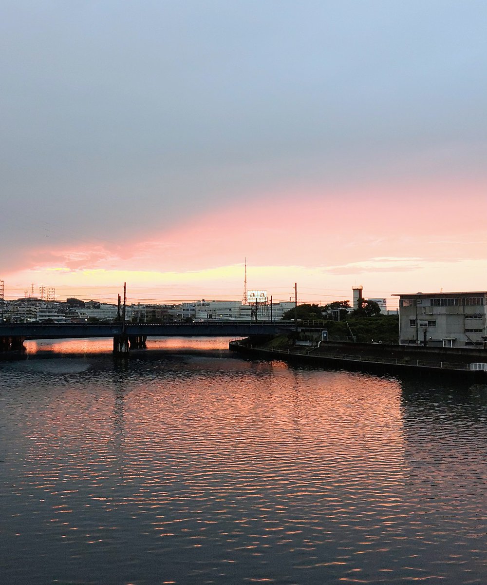 【雑談587🌇】 帰宅途中🚶💨 横浜18:24 イマソラ 雷雨⛈上がりの夕焼け 横浜鶴見川橋より📸⚡☔写真好きな人と繋がりたいイマソラ お弁当記録 横浜夕焼け 川崎 写真