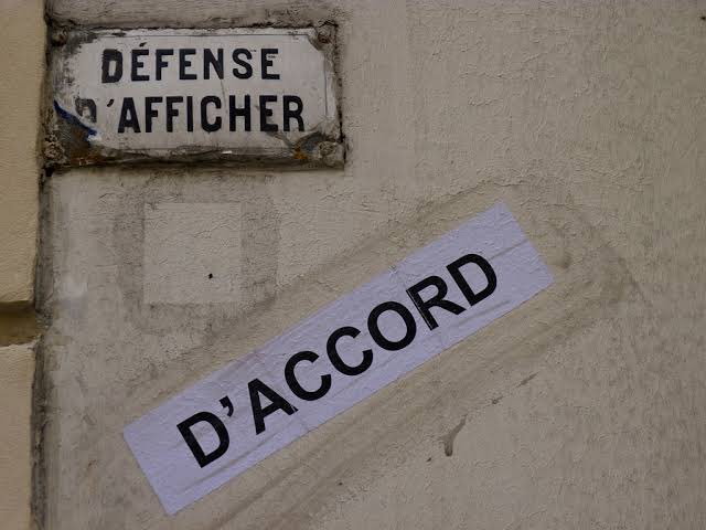 rudyversity's tweet image. 🇫🇷 フランスらしい！

DÉFENSE D’AFFICHER
—&amp;gt; 張り紙を禁ず

D’ACCORD
—&amp;gt; わかった