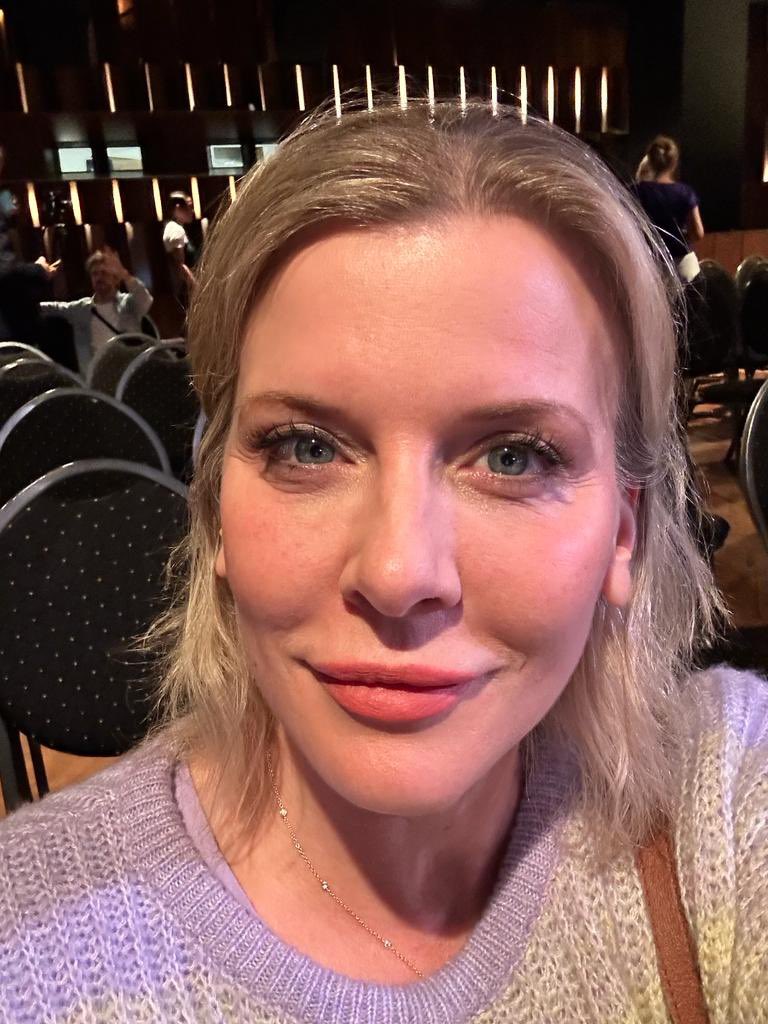 eva_habermann's tweet photo. 2. Tag bei der Green Actors Lounge. Mal sehen, was ich heute alles dazu lerne ❤️
#mentalhealth #berlin #green #greenproducing #greenproducts #greenactorslounge #picoftheday #photooftheday #evahabermann #movie # https://t.co/v8puJWpOvM