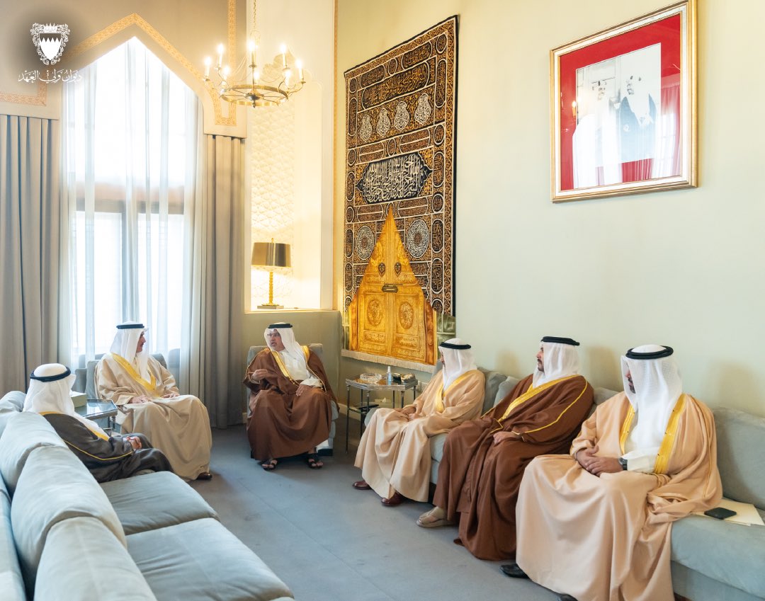BahrainCPnews's tweet photo. HRH the CP and PM #Salman_bin_Hamad receives the Speaker of the Council of Representatives, HE Ahmed bin Salman Al-Musallam, and the Chairman of the Shura Council, HE Ali bin Saleh Al Saleh #Bahrain #Team_Bahrain https://t.co/hQfgySPKrT