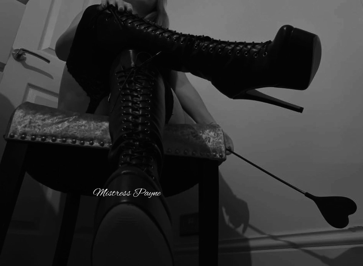 Ok simps. Enough is enough. Stop pretending you don't want to give in to the power exchange and submit to my every command! I'm looking for fin subs wanting to be drained, humiliated, and degraded!

I'm waiting for you! 

#mistress #femdom #findom #bdsm #paypig #goddess