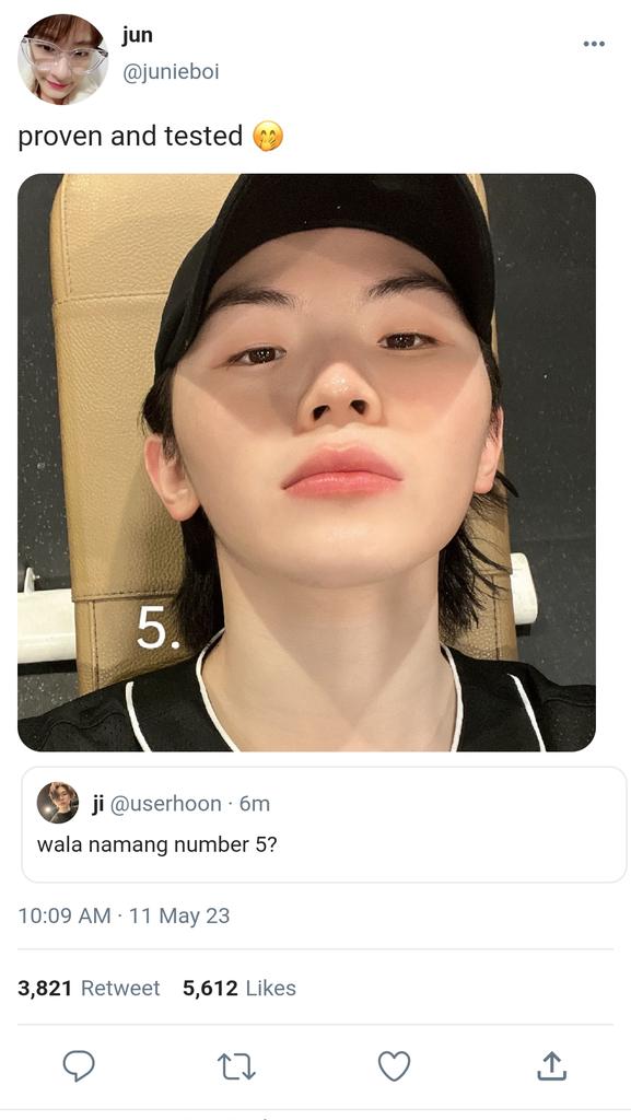 escapages's tweet photo. a #junhoon one-tweet au !

lip balm https://t.co/uhp7092Ssg