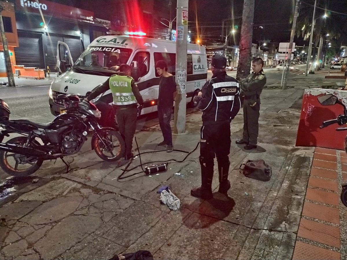 comgeser's tweet image. @PoliciaCali y la Unidad de seguridad @EMCALIoficial logran recuperar elementos de infraestructura que  sujeto  había hurtado momentos antes. 
Gracias a la  información ciudadana. @AlcaldiaDeCali @ccsprivada @GuilleLondono @SeguridadCali