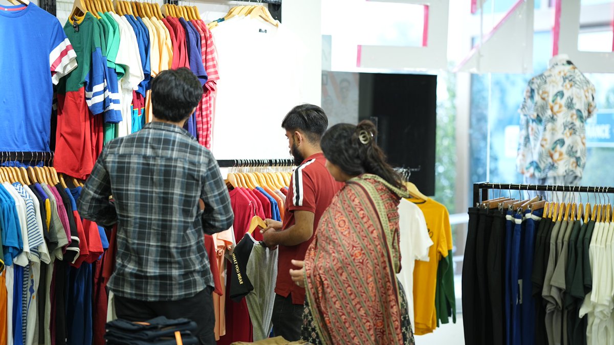amazonmallpk's tweet photo. ✨ONE✨
📍Location: Ground Floor, Amazon Outlet Mall, GT Road
#amazonredtags #amazonoutletmall #imaratgroup #one #imarat #beoneshopone #amazon #amazonmall https://t.co/LeGJ8UR2eF