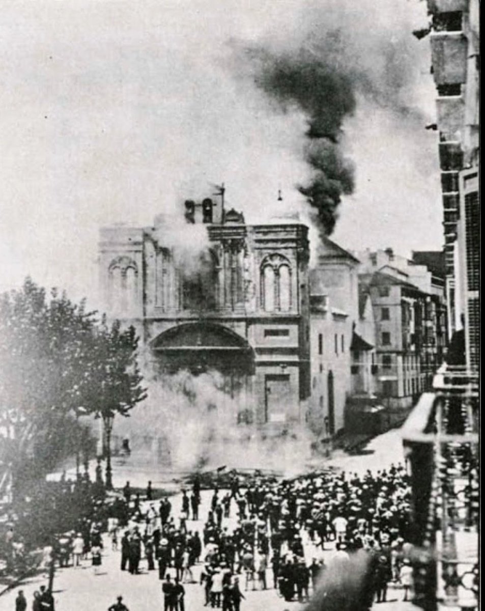 Se cumplen 92 años de la quema de iglesias y conventos en numerosas ciudades de España, siendo Málaga la más devastada de entre todas. Sirva este hilo para recordar todo lo sucedido, ya que esto también es memoria histórica. Dentro hilo 👇🏻