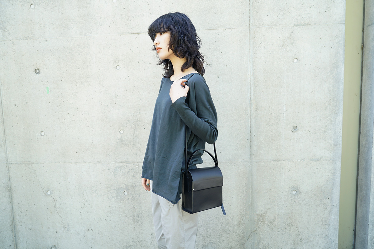 Palmmaisonstore's tweet image. #BuildingBlock
#ビルディングブロック

立体的な正方形のボックス型ショルダーバッグで、形が崩れにくく、使い勝手が良いです。サイズ感もちょうどよく、マグネット式の開閉で便利です。魅力的なデザインで、ぜひ手に取りたくなるアイテムです。

store.palm-jpn.com/c/palmmaison_l…