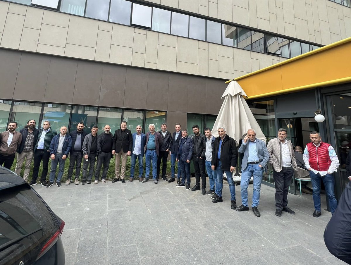 Halamın oğlu Orhan Karakaya kalp krizi geçirmiştir. An itibari ile durumu iyidir.
Kendisine Allahtan şifa diliyorum.