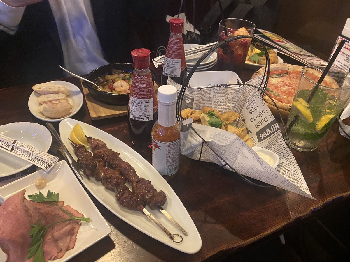 Aojiru2581's tweet photo. いっぱい食べるよぉ〜ー！　
話しかけてくれてありがとうございます！　
いつでもお声掛けしてねー！　
ドリンクチケットも余ってるよぉ！ https://t.co/U3FpjTKMol