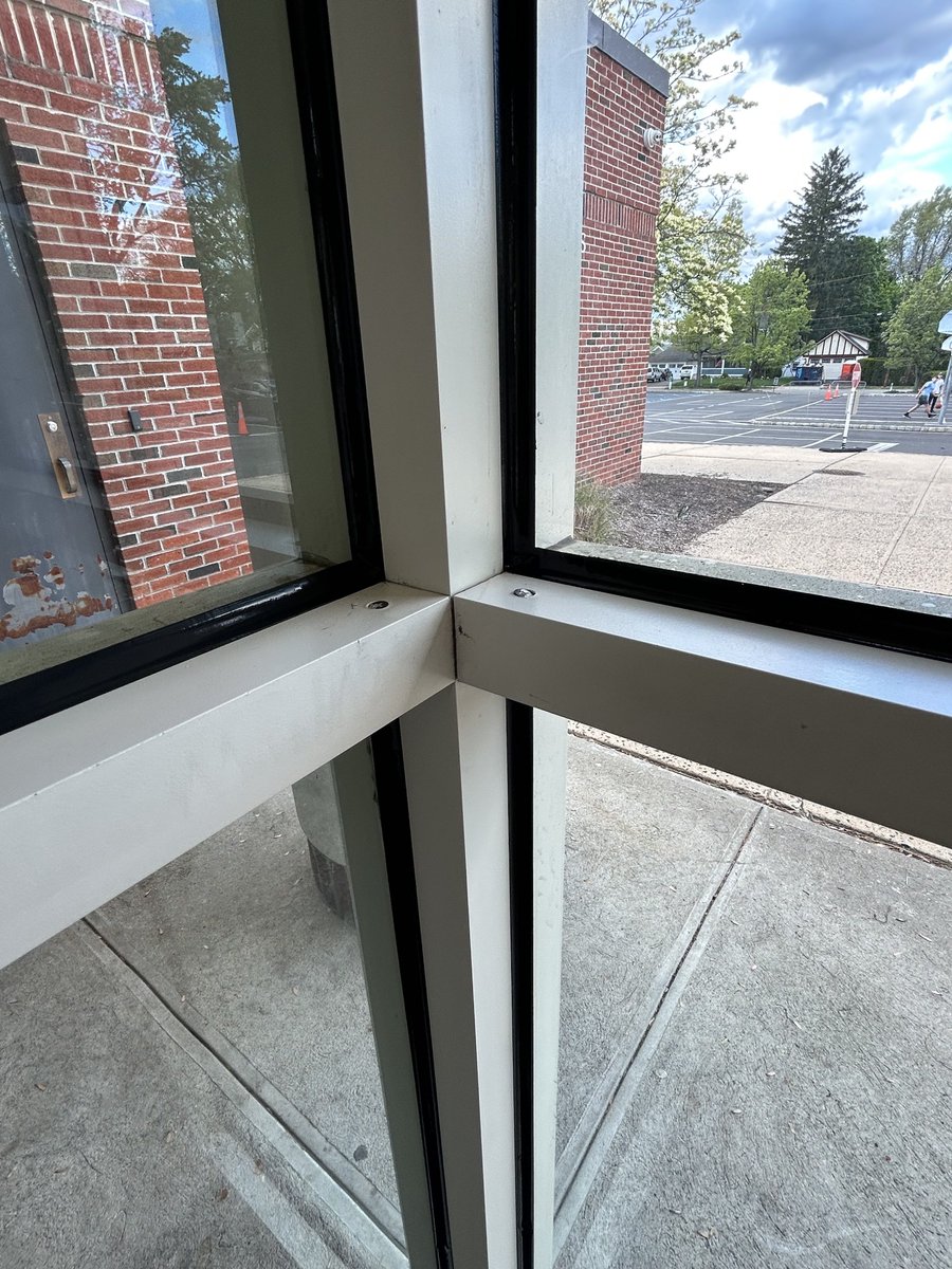 getLayr's tweet image. Caulking security window film isn’t just functional, it’s an actual 👀💯👍 aesthetic work of art.  Take your time, taped and tooled Dow 995 for the win #layr #security #securityfilm #caulk #talent #