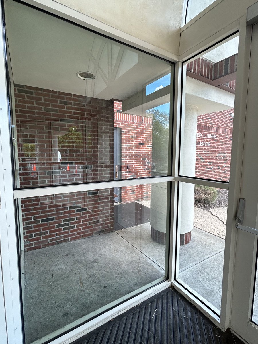 getLayr's tweet image. Caulking security window film isn’t just functional, it’s an actual 👀💯👍 aesthetic work of art.  Take your time, taped and tooled Dow 995 for the win #layr #security #securityfilm #caulk #talent #