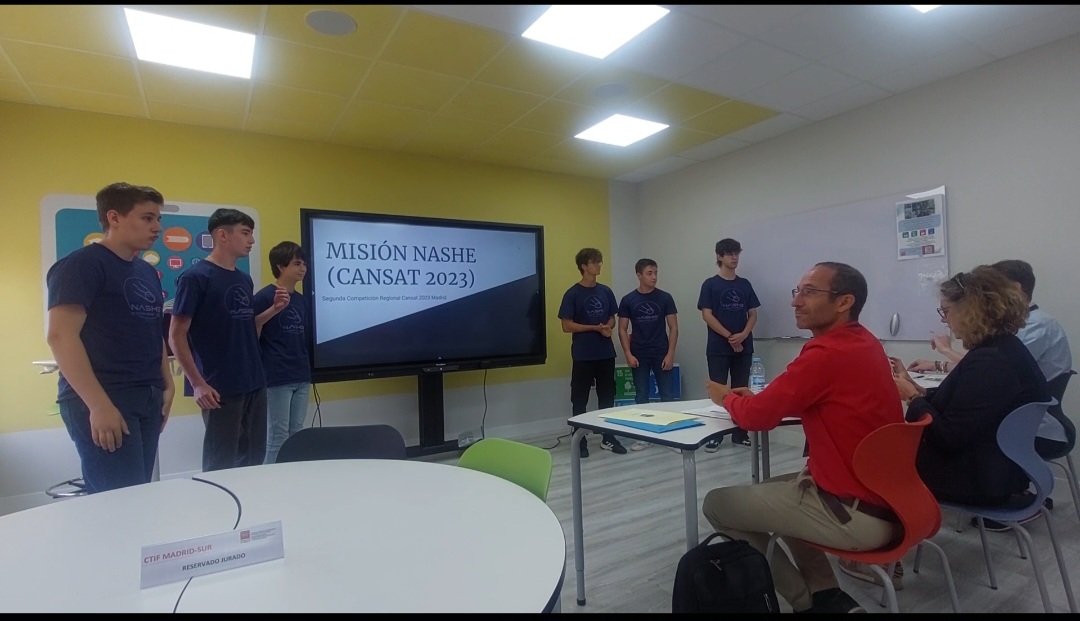 Exposición y defensa del proyecto NASHE en la Final Regional Cansat de la Comunidad de Madrid. Llegar hasta aquí ha sido todo un éxito Enhorabuena 👏👏#Cansat2023 <a href="/EseroSp/">ESERO Spain</a>