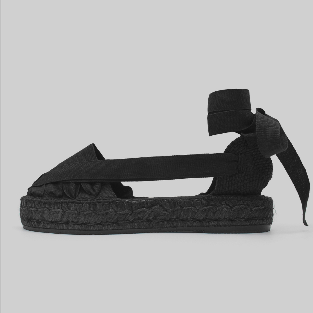 terraespardenya's tweet photo. 🖤 Les espardenyes negre total són una temptació, no creieu? Aquests són els nous models 😍
ℹ️ Botiga: https://t.co/biiHENNZoX
#TerradEspardenyes #espardenyes #artesans #CalçatsAlentorn #shoeslovers #handmade #espadrilles #TotalBlack #pinxo #plataforma https://t.co/iHkEpRV07I