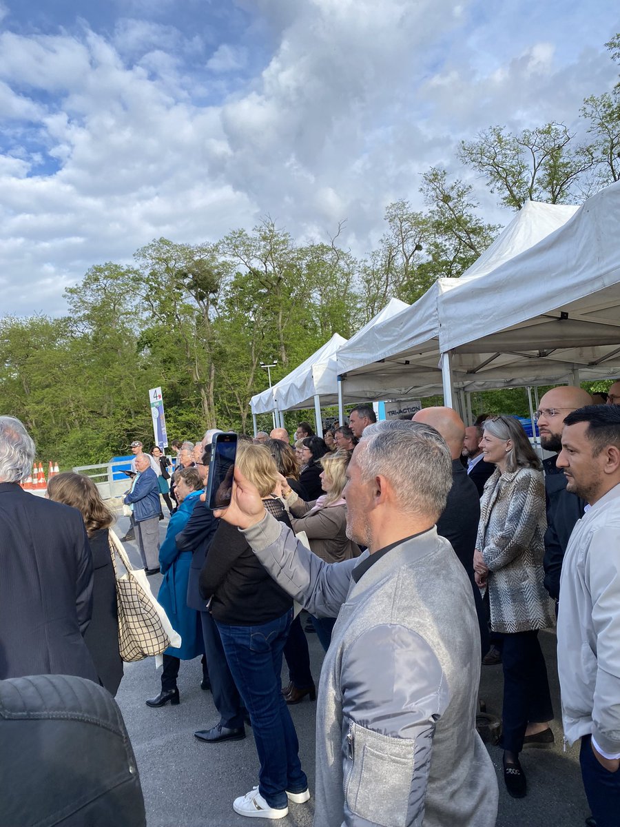 Inauguration de la station #biognv du Syndicat de gestion des déchets <a href="/tri_action/">Syndicat Tri-Action</a> qui alimentera 22 Bennes à ordures ménagères. Le #biognv c’est -80% de CO2 en moins par rapport au diesel, c’est aussi -95% de particules fines et -50% de NOx par rapport à la norme EURO VI. <a href="/GRDF/">GRDF</a>