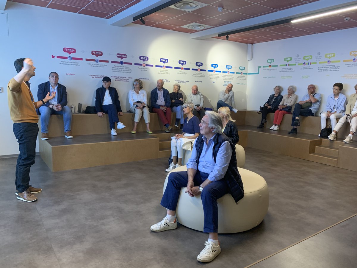 Maison_IA's tweet photo. 📢Heureux d'accueillir 1 nouveau groupe de l'association MLN Jumelages Amitiés @MandelieuVille avc @pservettaz 🤩
➡️Présentation d'1 histoire de l'#IA de l'antiquité à nos jours
➡️Prise de conscience de dilemmes moraux #moralmachine
➡️Comment a été entrainé le chatbot #ChatGPT ? https://t.co/FDS3Te84bO