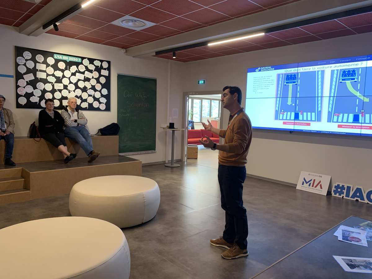 Maison_IA's tweet photo. 📢Heureux d'accueillir 1 nouveau groupe de l'association MLN Jumelages Amitiés @MandelieuVille avc @pservettaz 🤩
➡️Présentation d'1 histoire de l'#IA de l'antiquité à nos jours
➡️Prise de conscience de dilemmes moraux #moralmachine
➡️Comment a été entrainé le chatbot #ChatGPT ? https://t.co/FDS3Te84bO