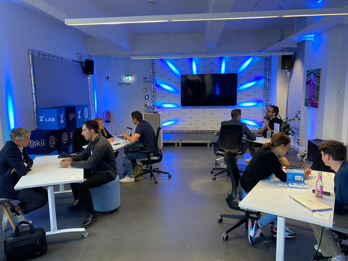 Live: Gerade findet das #speeddating für #startups sowie kleine und mittelständische #unternehmen entlang der #wertschöpfungskette #bau im Z-Lab in Berlin statt.

Bildquelle: RKW Kompetenzzentrum/Christina Hoffmann