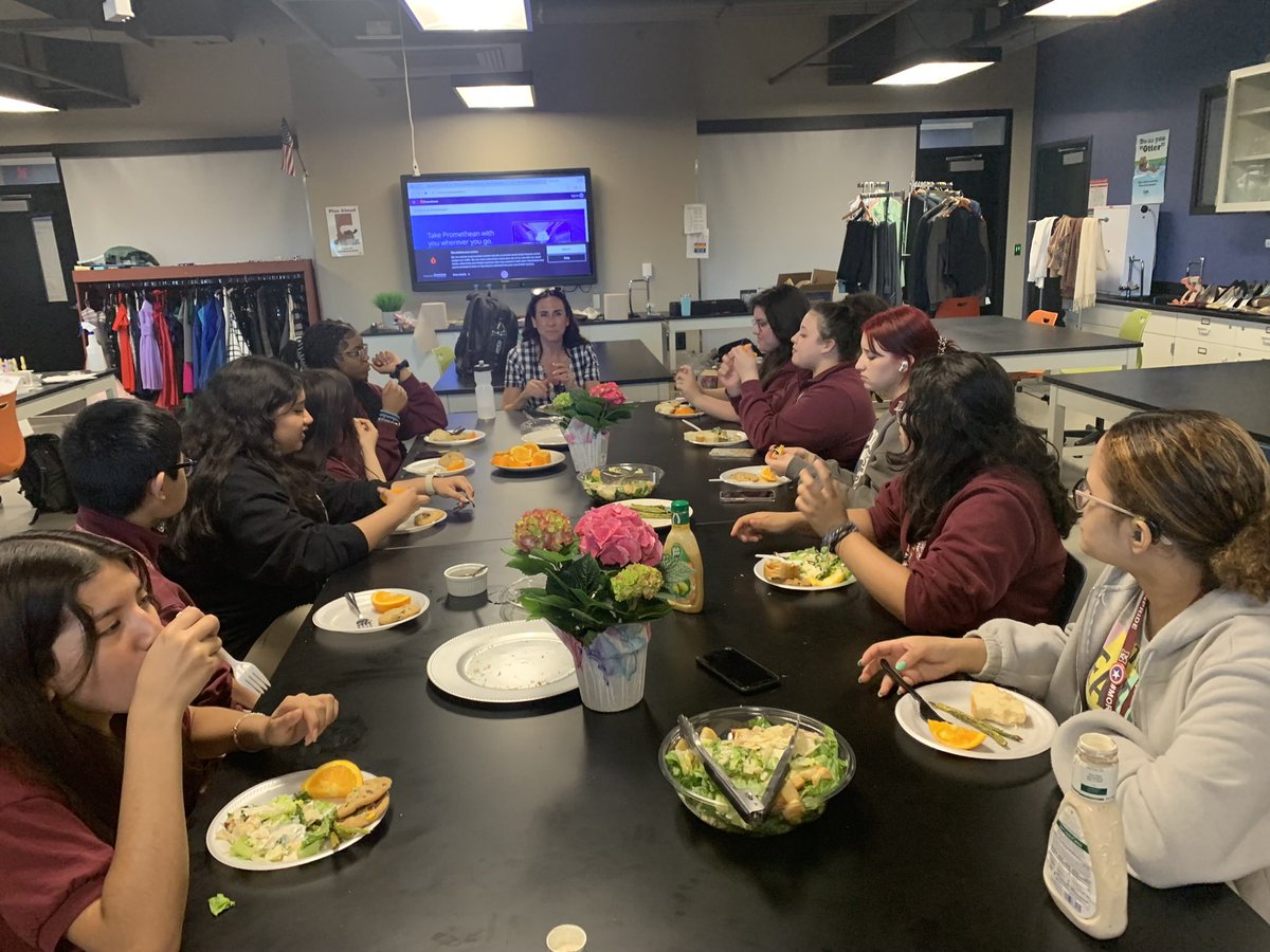 Farm to Table Family Dinner! 🍽️ Our end of year farmer’s market fundraiser will be next Thursday and Friday. Come buy some starter plants and baked items to support our club 🪴🧁 We are sure going to miss this great group of students over the summer☀️#mortonpride #orgullomorton